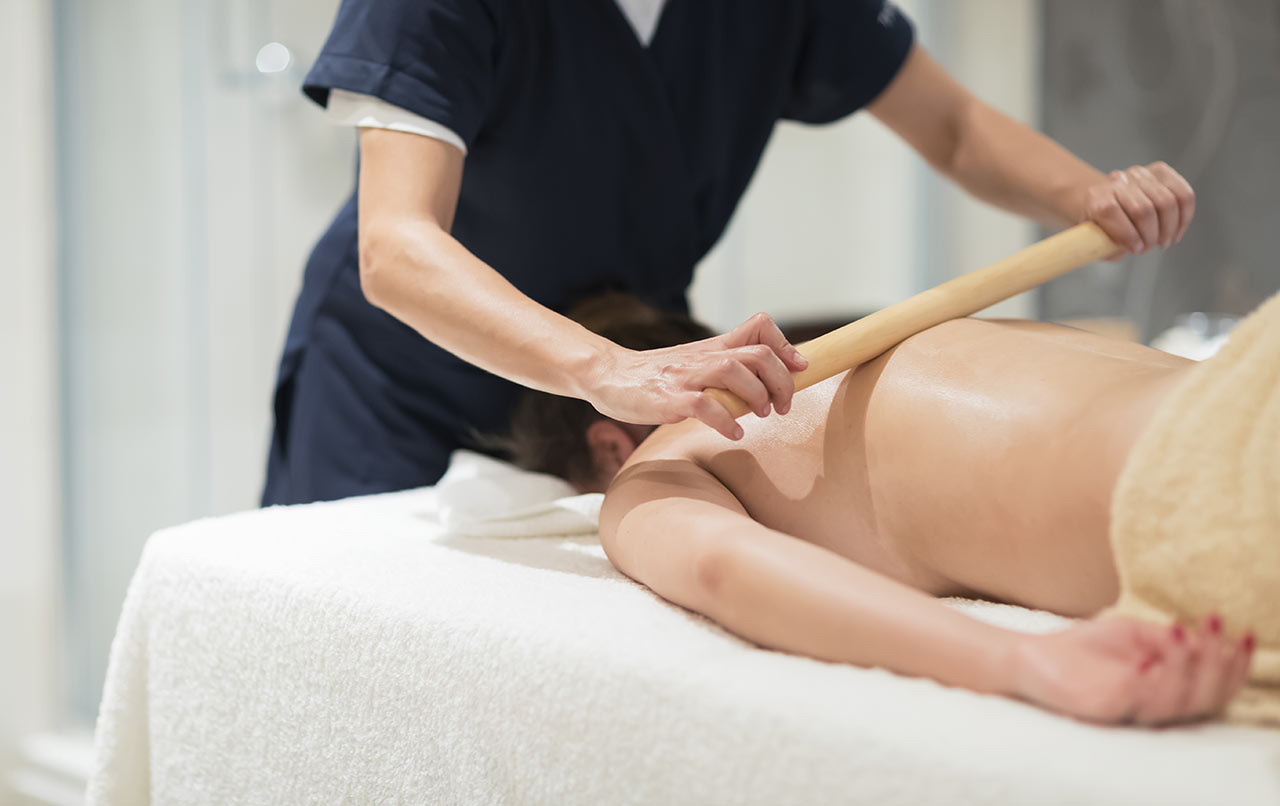 Masaje con Cañas de Bambú